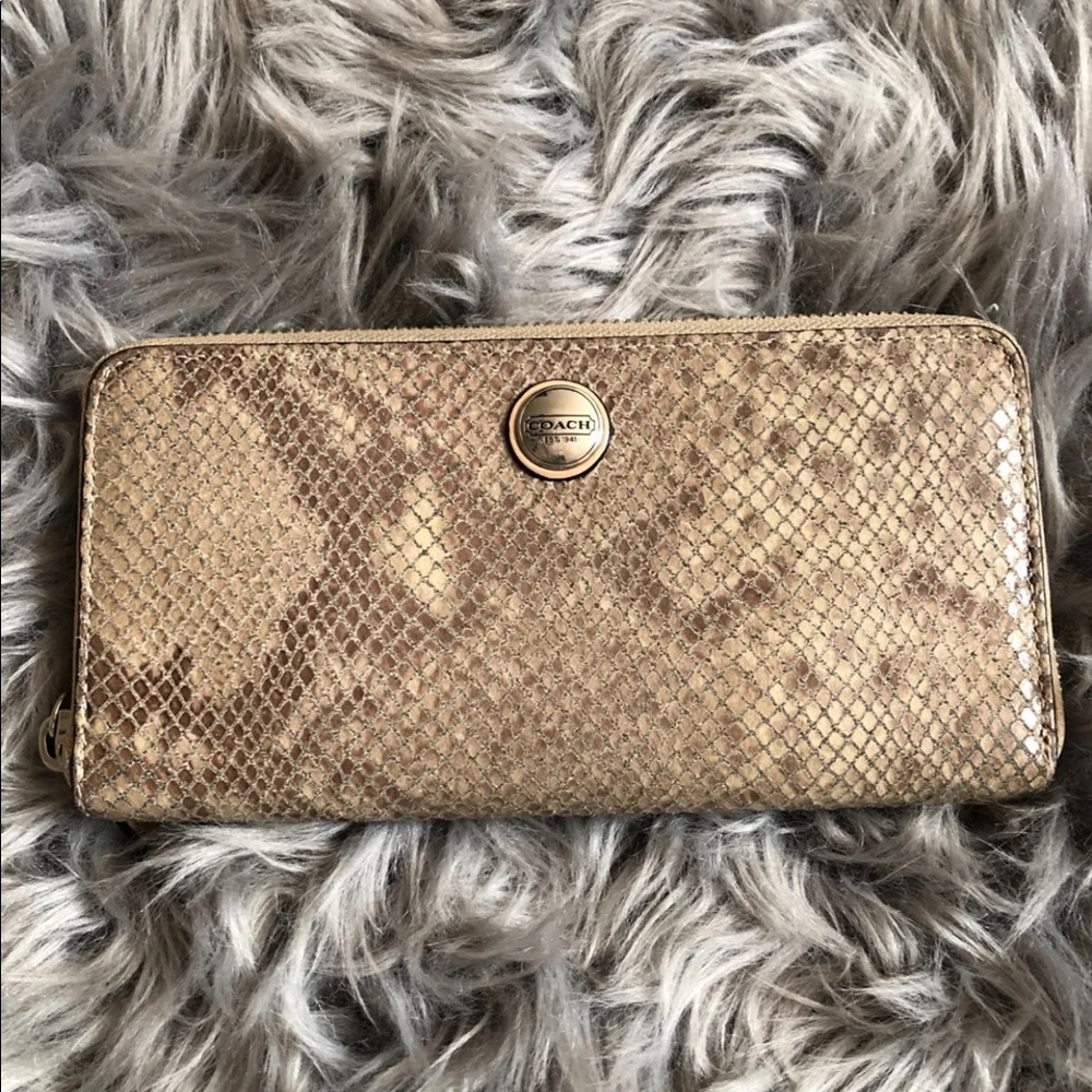 USED COACH DISCONTINUED WALLET WITH FREE GIFT